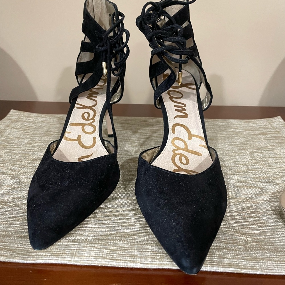 Black Suede Pointed Toe Pump ( Gently Used)